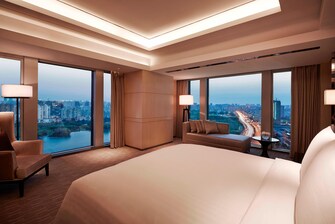 上海宝华万豪酒店客房